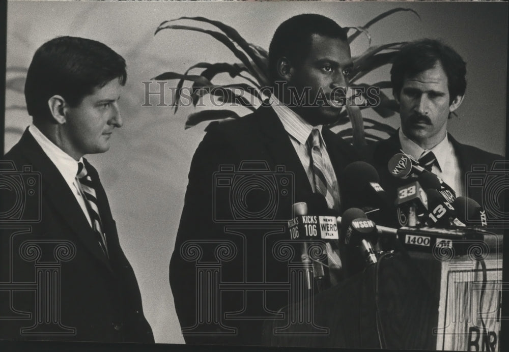 Press Photo Alabama-Sports-Joe Cribbs at press conference with others. - Historic Images