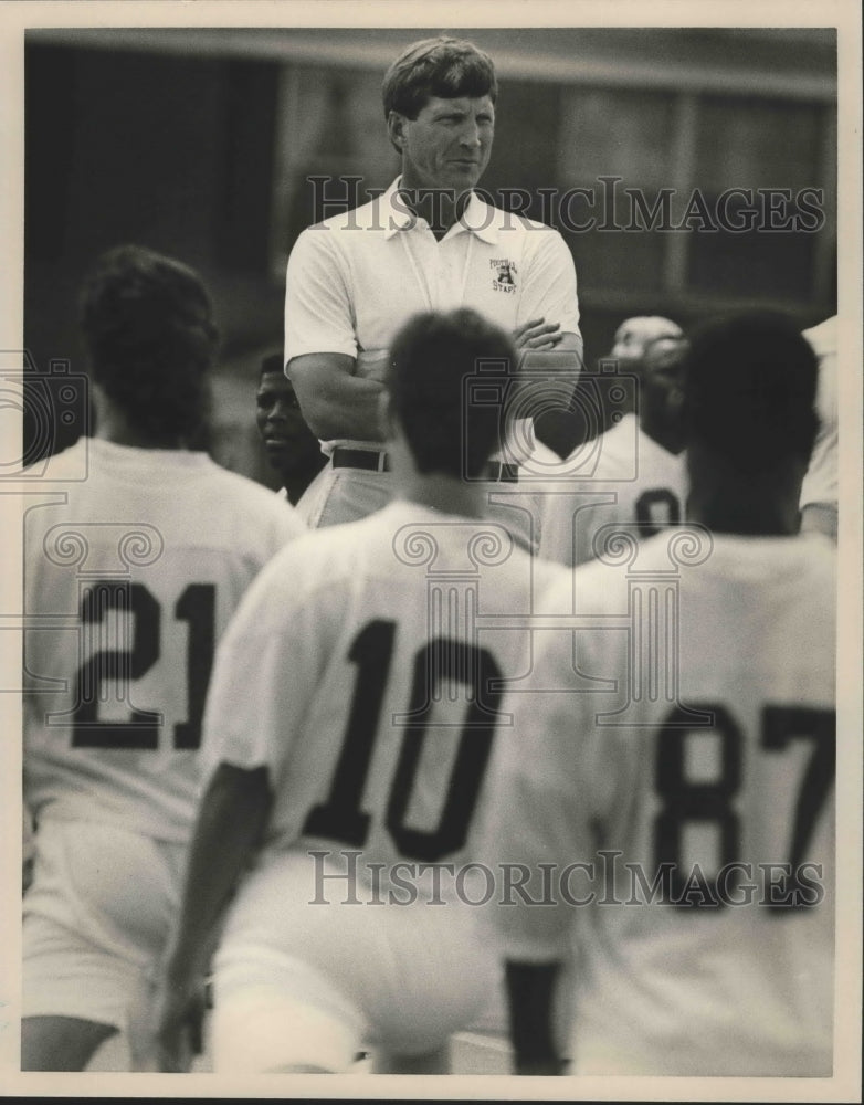 1988 Press Photo Alabama Football Head Ch Bill Curry At Freshman Practice- Historic Images