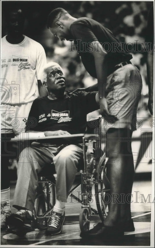 1989 Press Photo Basketball Coach Oscar Catlin And Professional Buck Johnson- Historic Images
