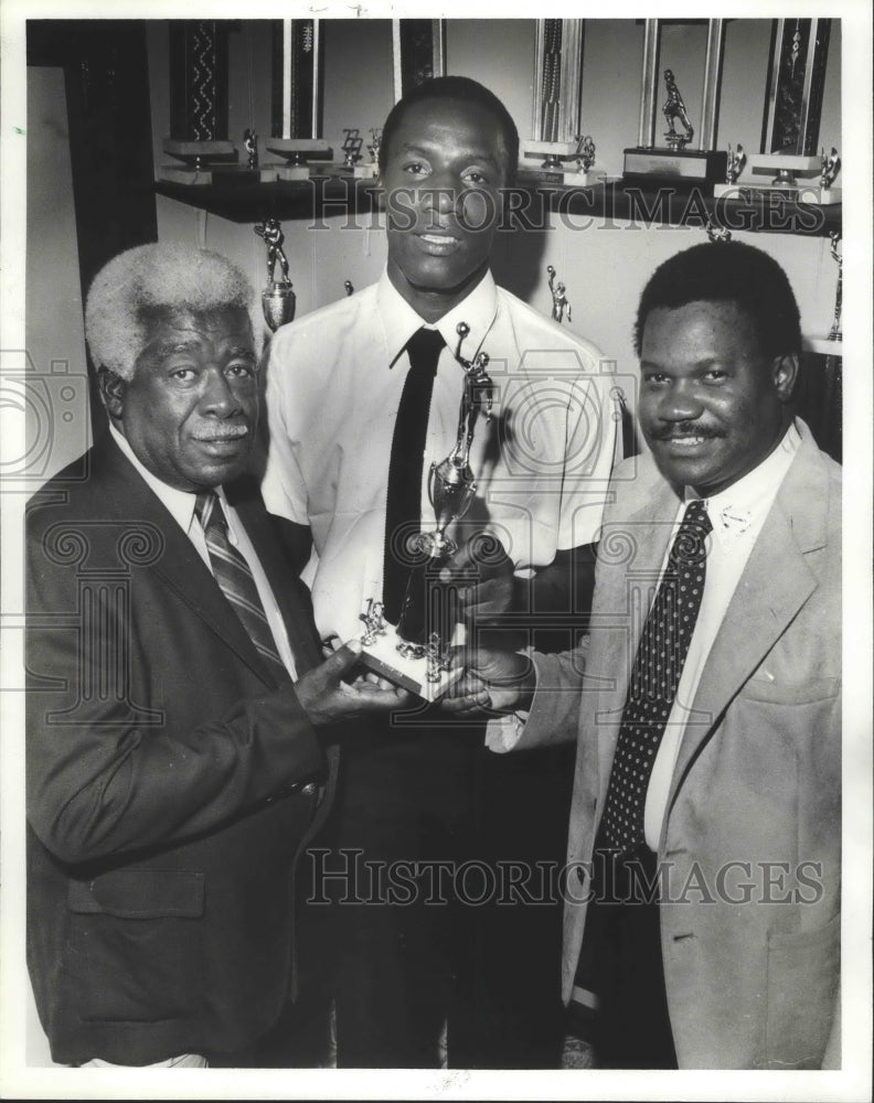 1981 Press Photo Basketball Coach Catlin, Parr, Levert At Work Release Banquet - Historic Images