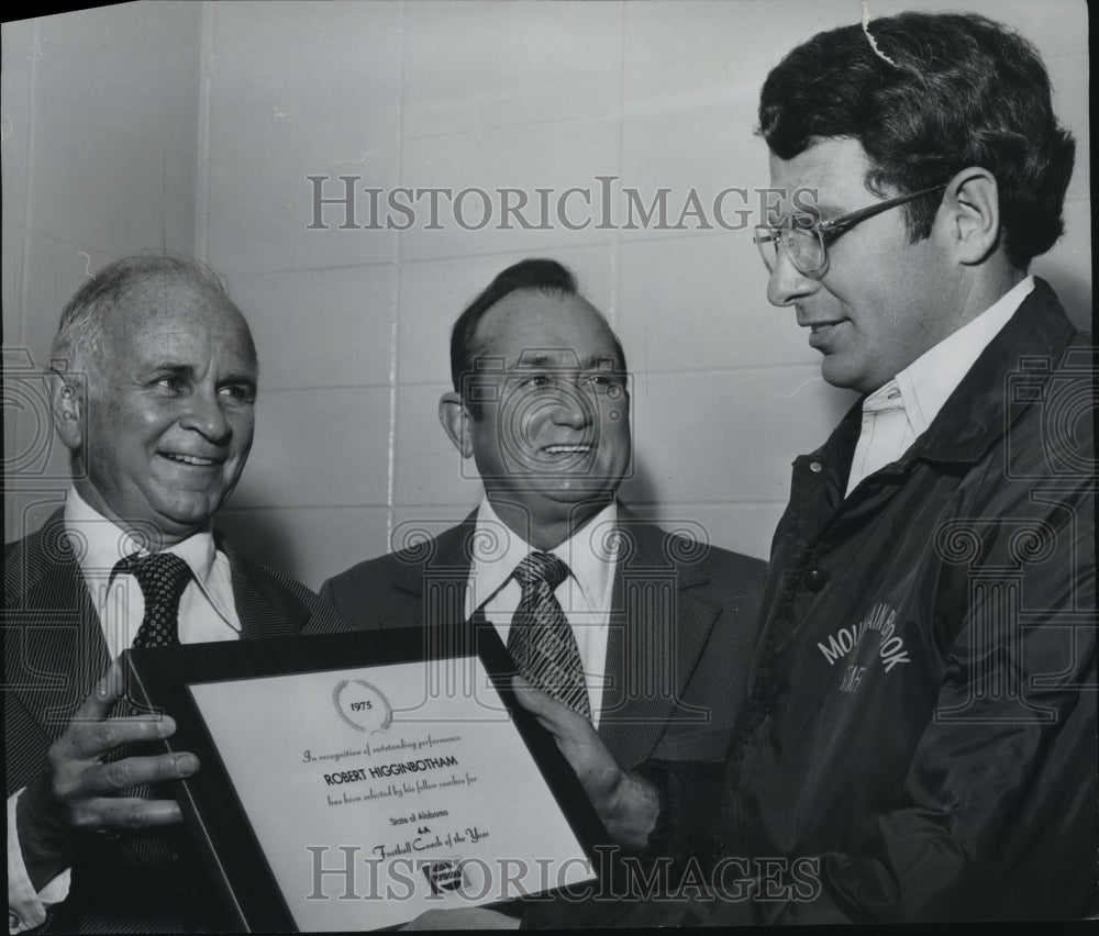 1976 Press Photo Mountain Brook High Football Coach Robert Higginbotham Awarded- Historic Images
