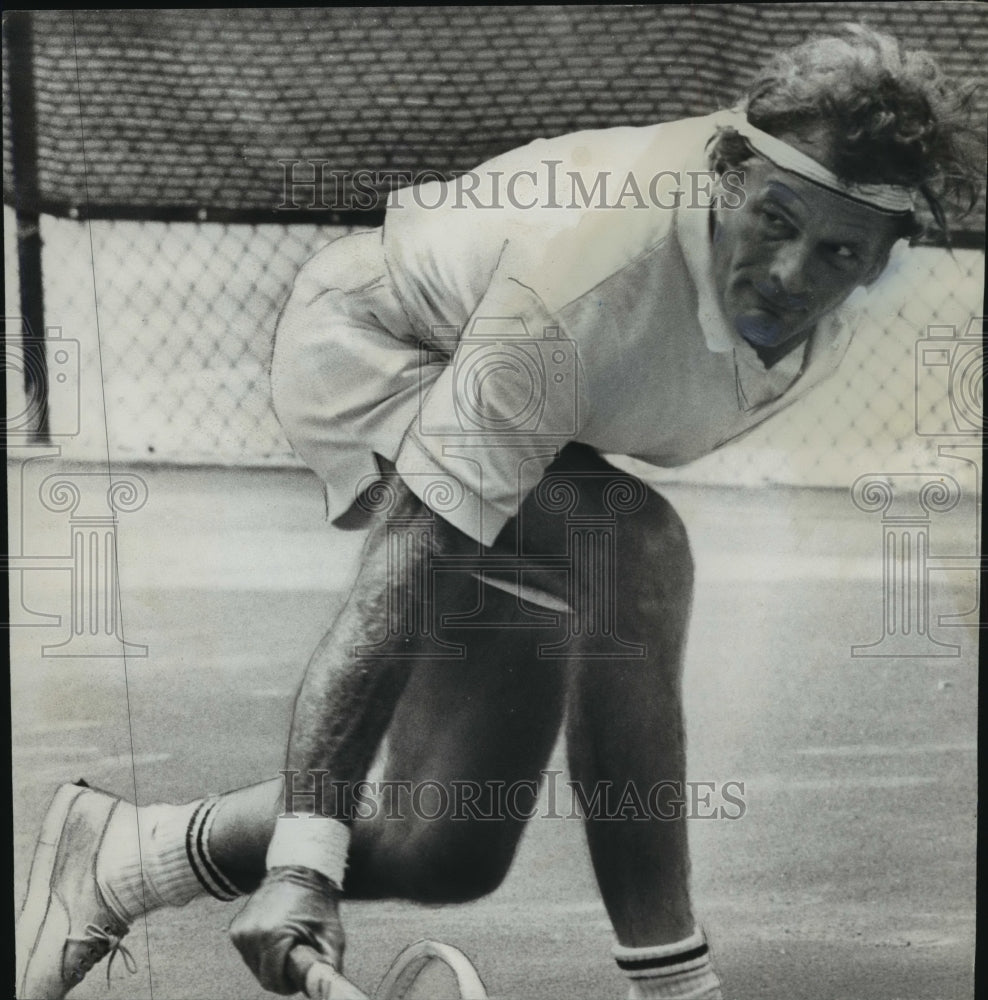 1973 Press Photo Birmingham National Tennis Player Les Longshore Returns Shot - Historic Images