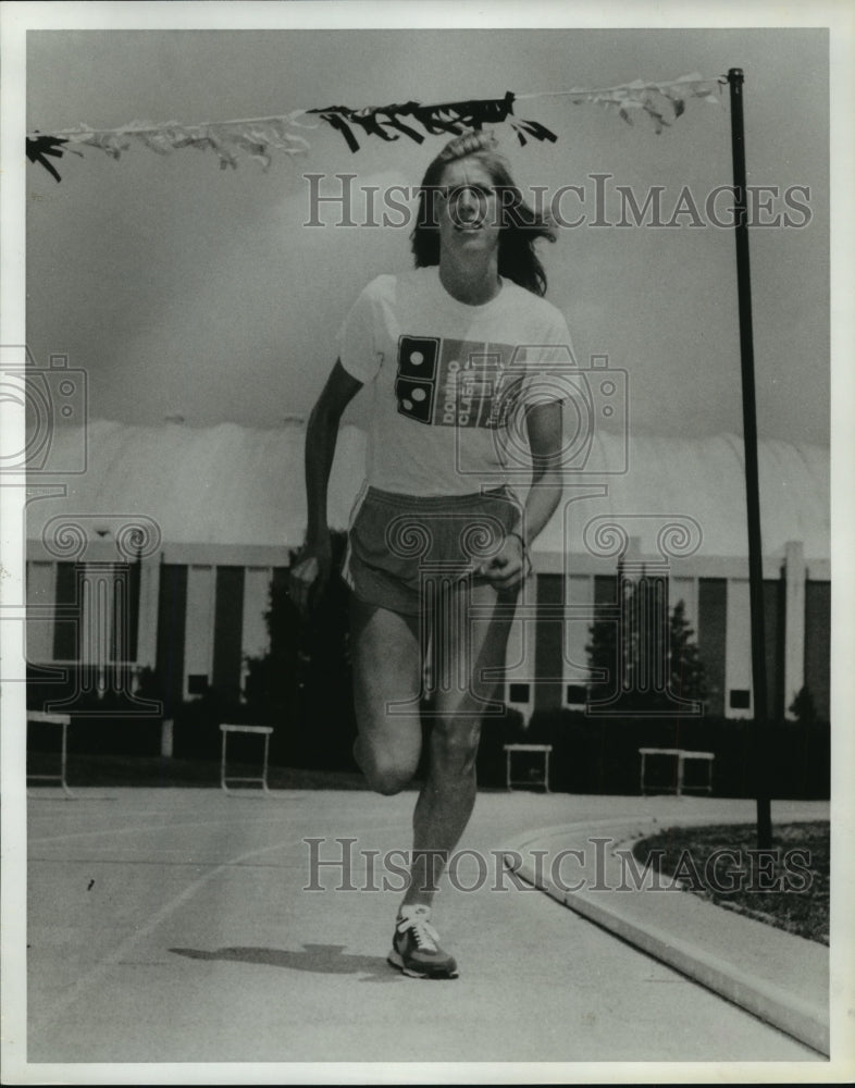 1982 Press Photo University Of Alabama Track And Field Team Member Sue King- Historic Images