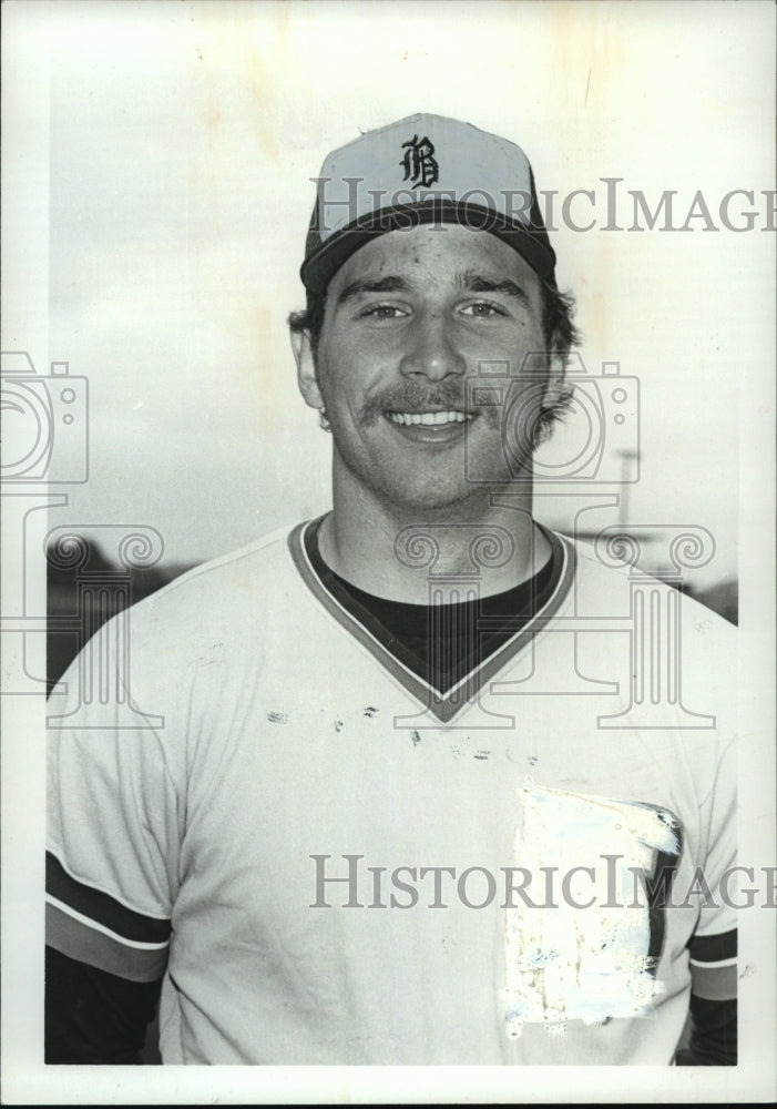 1981 Press Photo Birmingham Barons Baseball Team&#39;s First Baseman Mike Laga- Historic Images