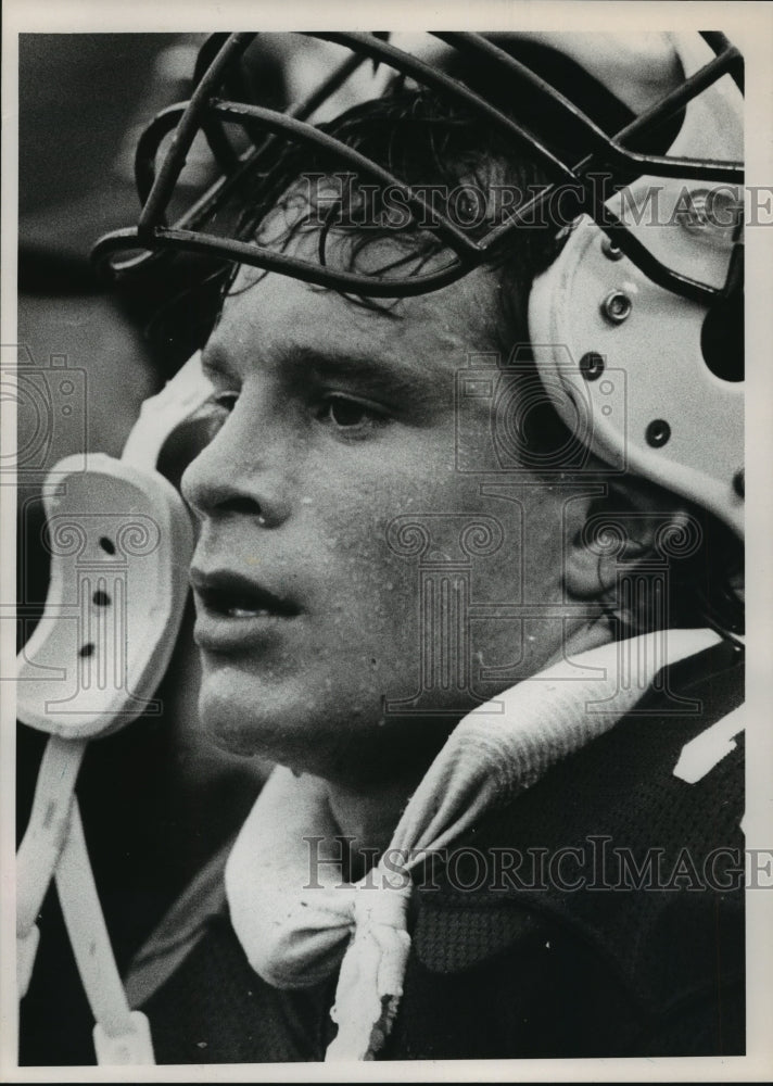 1988 Press Photo Auburn University Football Safety Shan Morris On Sidelines - Historic Images