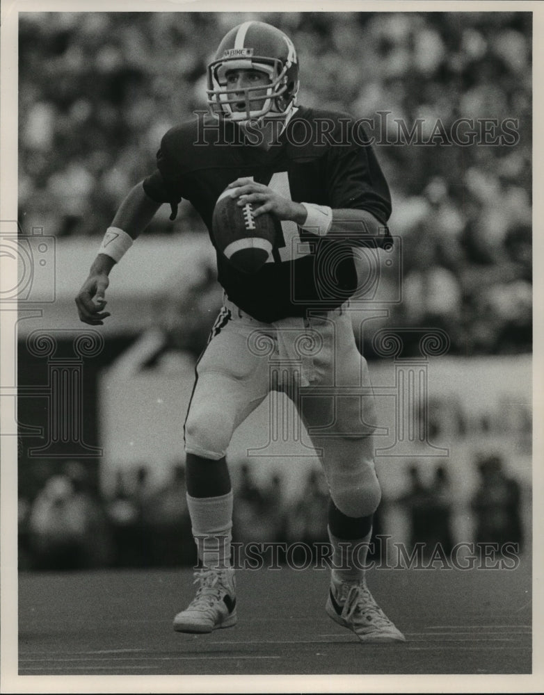 1986 Alabama Quarterback Mike Shula Runs With Football In First Half - Historic Images