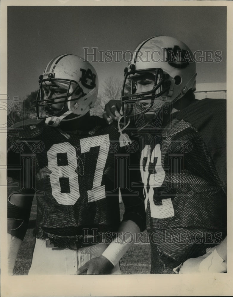 1985 Press Photo Auburn Football Tight Ends Ron Middleton, Jeff Parks Practice - Historic Images