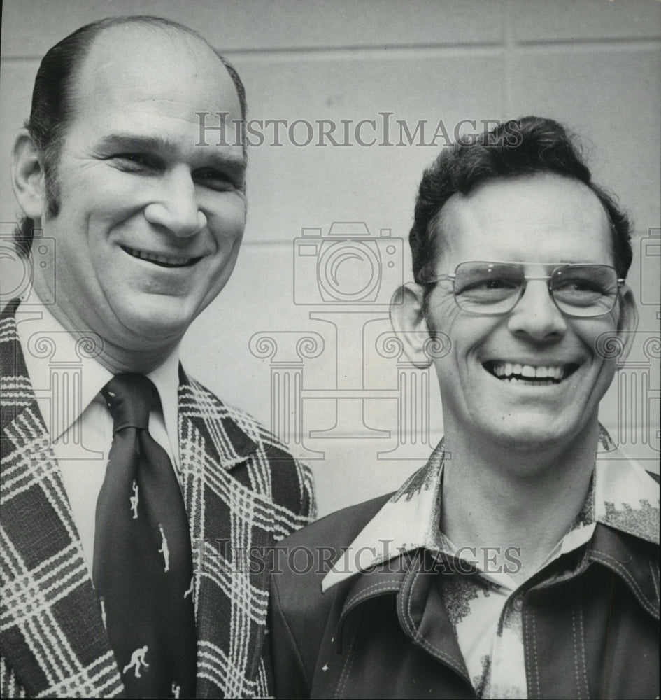 1976 Press Photo Florida Basketball Coach Lotz And Tip-Off Club Member Townsend - Historic Images