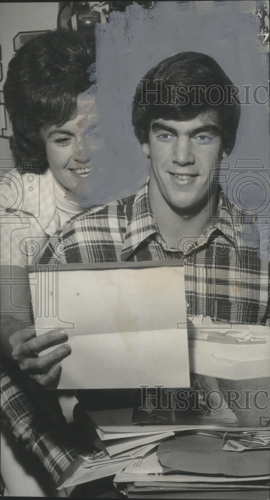 1974 Birmingham Banks High Quarterback Jeff Rutledge With Mother - Historic Images