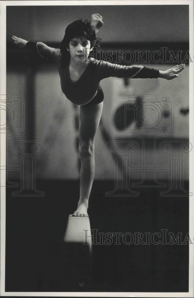 1988 Birmingham Wings Gymnastic Team Member Mandy Bouchet On Beam - Historic Images