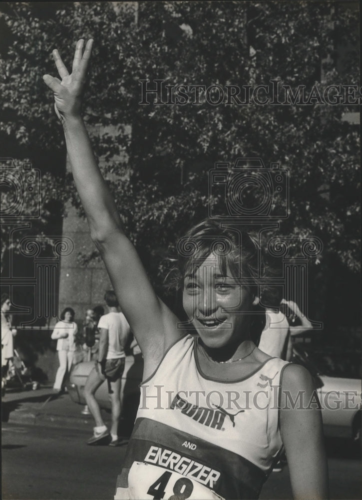 1983 3-Time Ladies Division Winner Of The Vulcan Run Linda McLennon - Historic Images