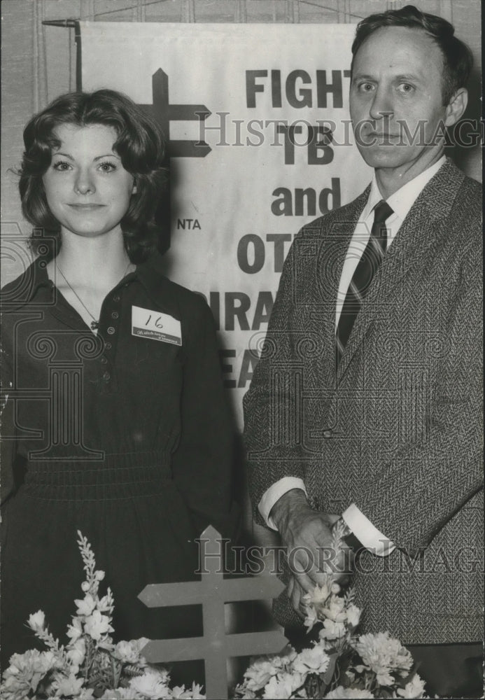 1971 Press Photo Glenn High Princess Melissa Behee, Football Coach Byron Smith - Historic Images