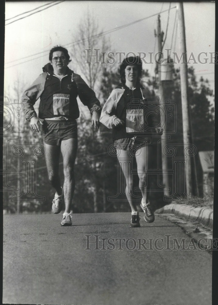 1980 Press Photo Birmingham&#39;s Magic City Marathon Runners Maxine McNutt, Husband - Historic Images