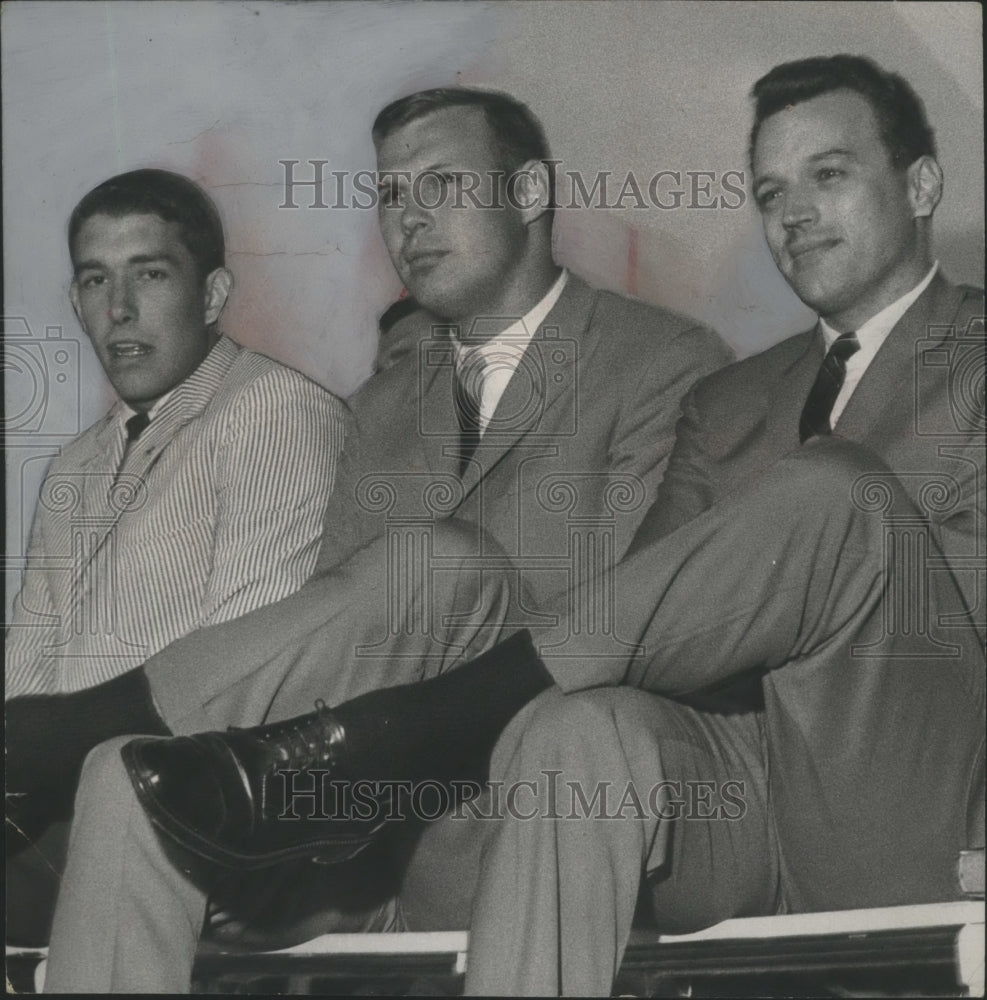 1965 Press Photo Former Alabama Football&#39;s Steve Sloan And Mike Helms, Jon Braun - Historic Images