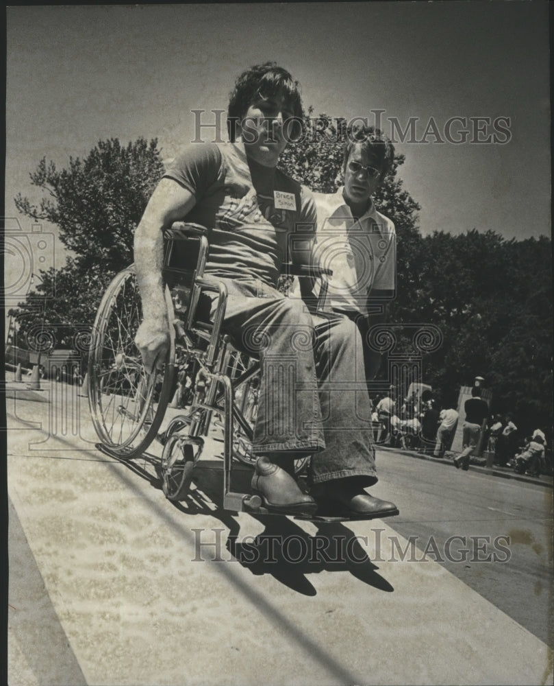 1978 Wheelchair Competitor Bruce Simon On Birmingham Obstacle Course - Historic Images