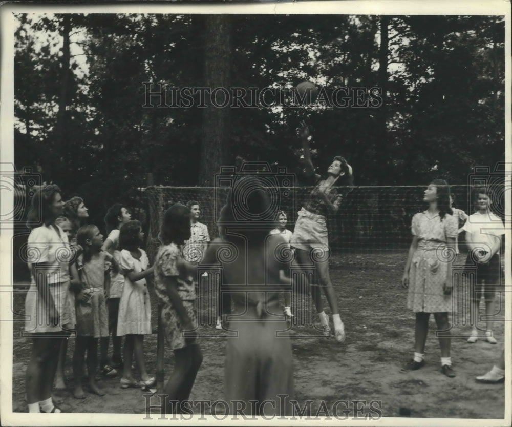 1941 Press Photo Young Ladies Compete In Volleyball At Girls Club Summer Camp- Historic Images