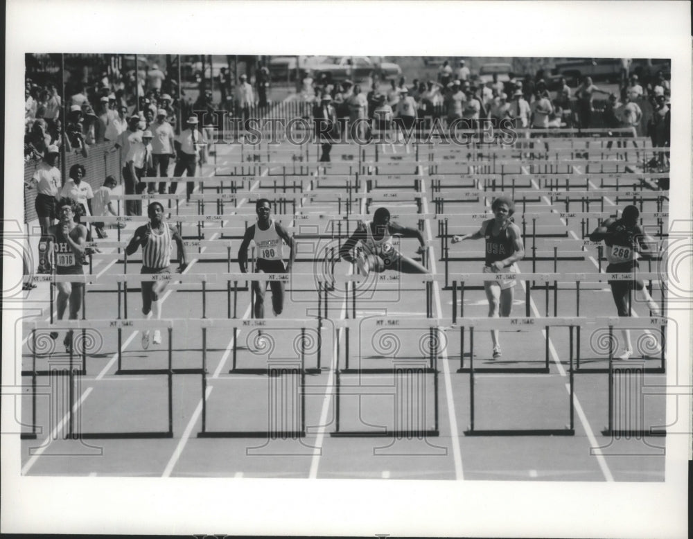 1979 Press Photo Hurdlers Compete During World Cup Track And Field Championships - Historic Images