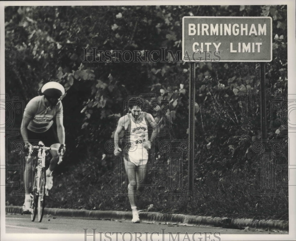 1988 Eventual Vulcan Run Marathon Winner Richard Davanzati In Race - Historic Images