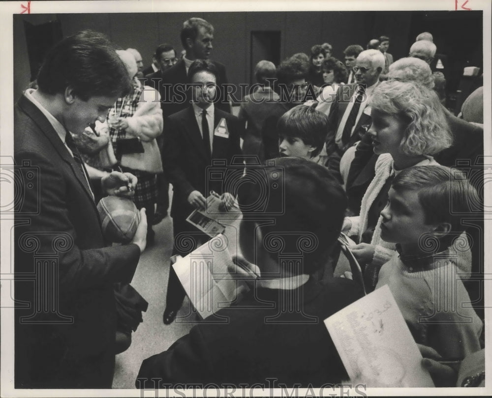 1986 Alabama Football Quarterback Signs Autographs At Civic Center - Historic Images