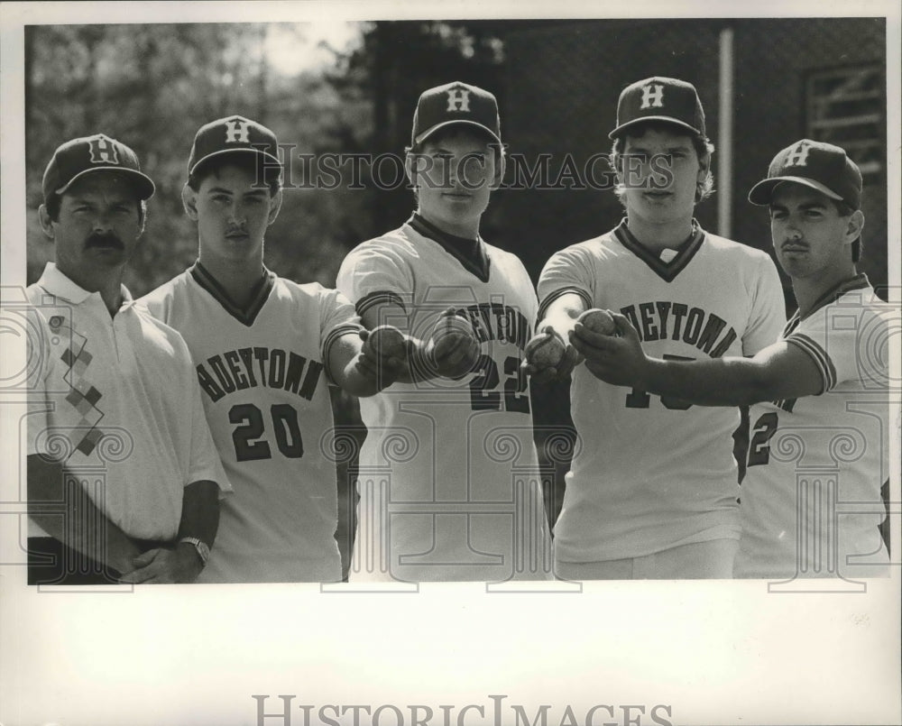 1986 Press Photo Hueytown High School Baseball Pitchers And Robby Tibbs - Historic Images