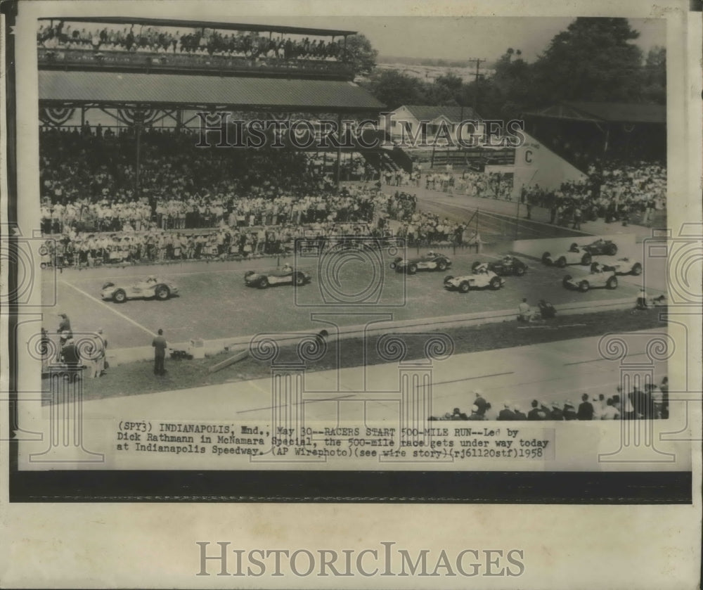 1958 Press Photo Dick Rathmann in Indy 500 Race with Others at Speedway - Historic Images