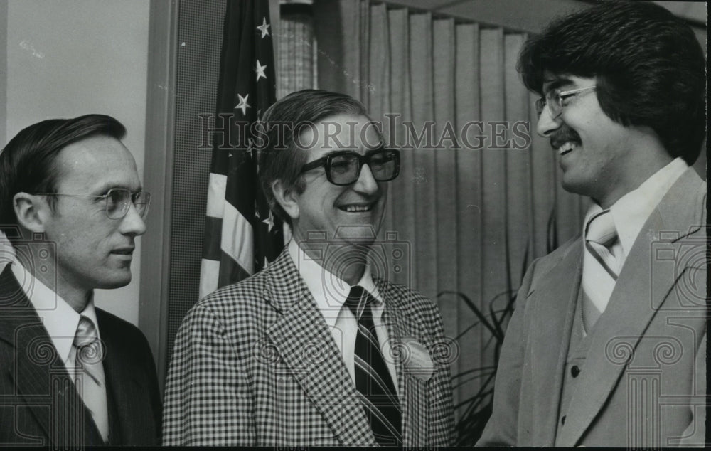 1976 Press Photo Birmingham Tip-Off Club member Frank Nix with Others at Meeting- Historic Images