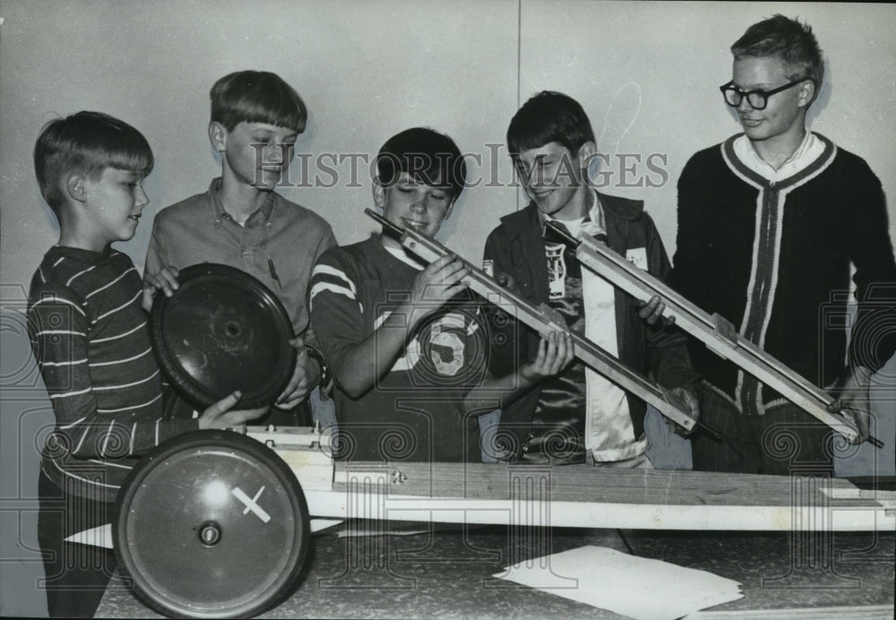 1971 Soap Box Derby Contestants Mark Owens, Mike Cullwell, Others - Historic Images