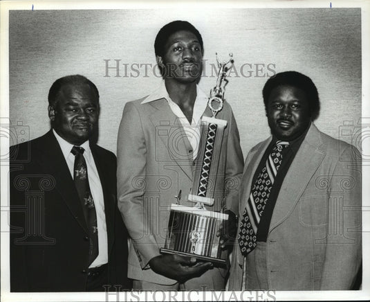 1980 Press Photo Craig Lane with Basketball Coaches E. O. Turner, James Oliver- Historic Images
