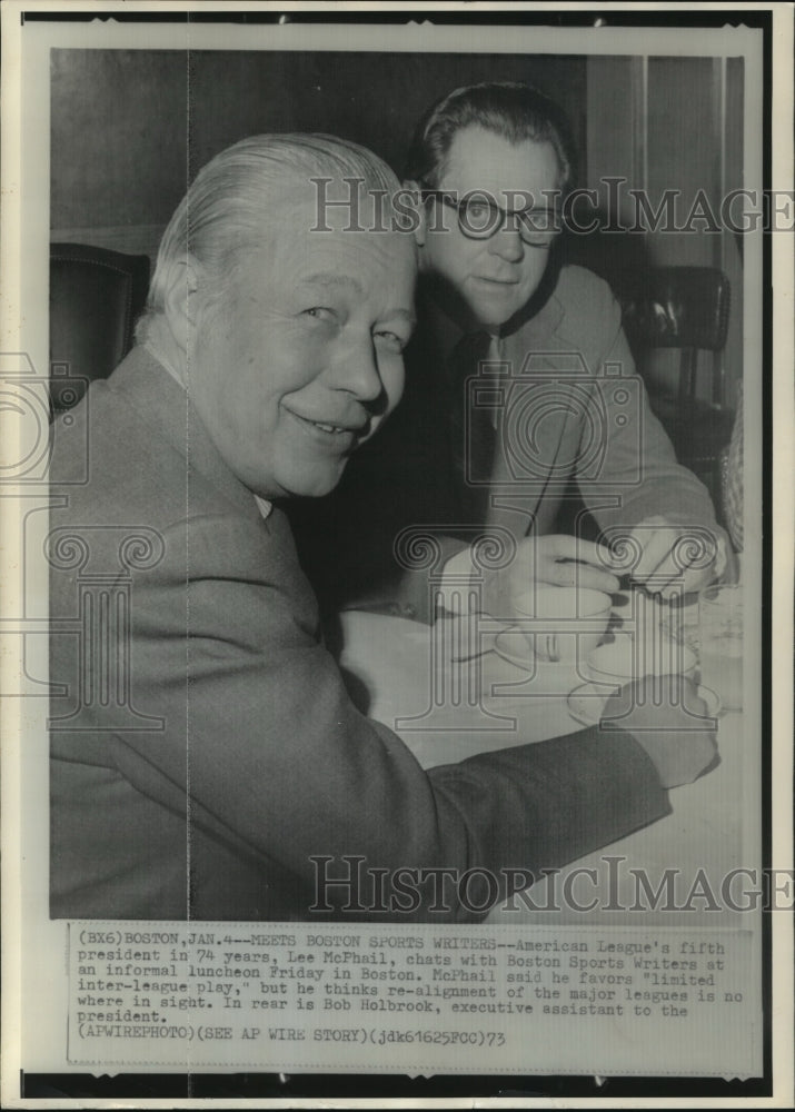 1973 Press Photo American League president Lee McPhail with Bob Holbrook, Boston - Historic Images