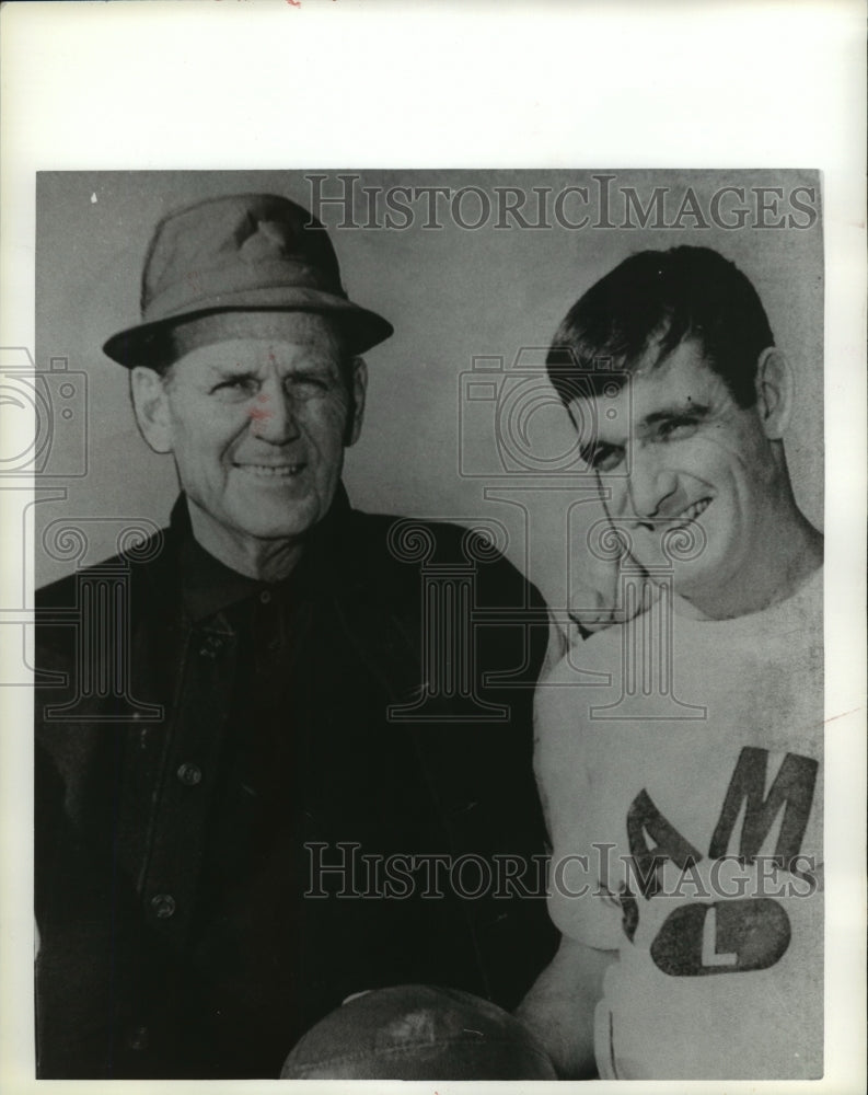 1979 Press Photo Birmingham Vulcans Football Player Dennis Homan with Coach - Historic Images