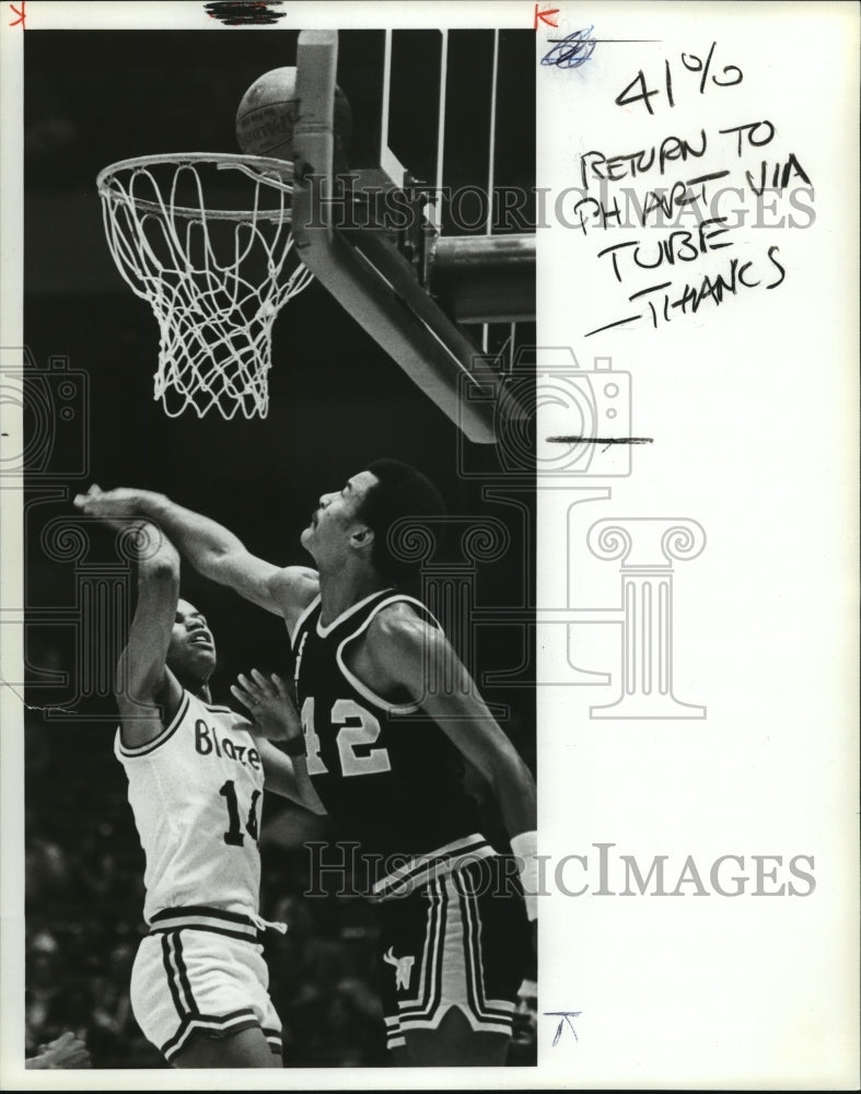 Press Photo University of Alabama Birmingham Basketball Players in Game- Historic Images