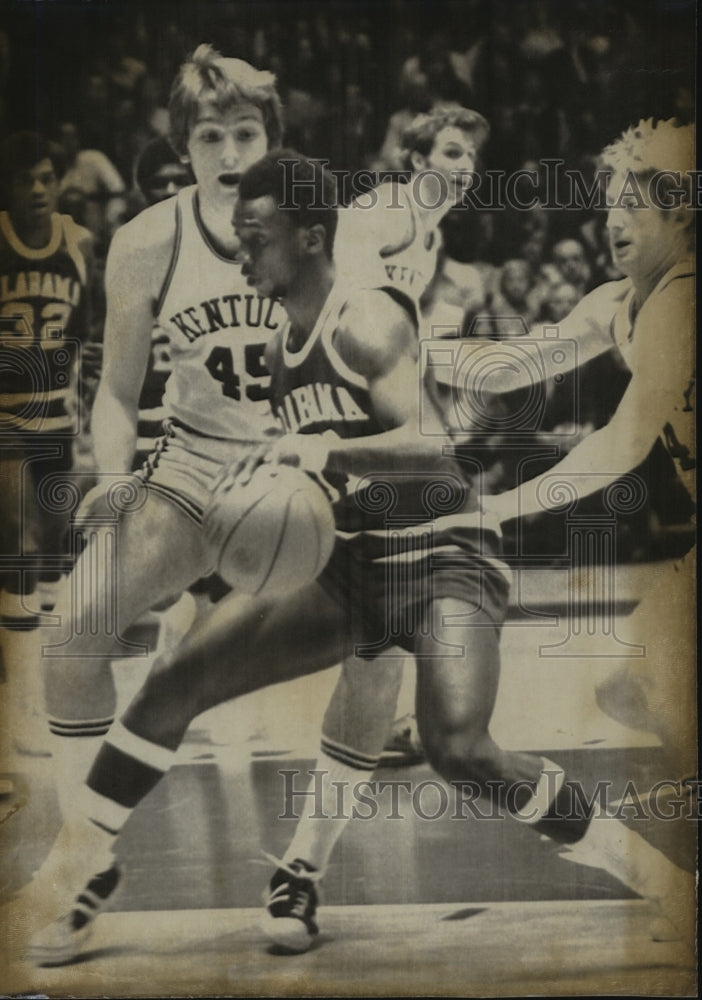 1974 Press Photo Alabama's Ray Odums, playing against Kentucky basketball team- Historic Images