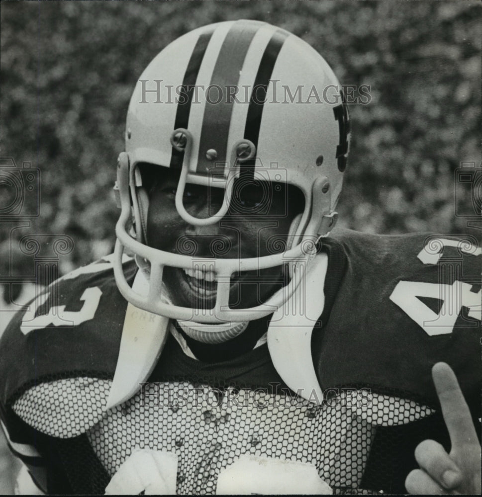 1971 Football Player James Owens, happy over score, Sports - Historic Images