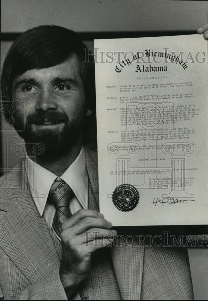 1977 David Harris, Tennis pro at Highland Raquet Club, Alabama - Historic Images