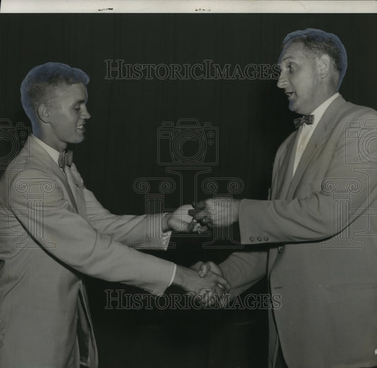 1953 Press Photo Ronald Mitchell receiving, outstanding citizen award, Alabama - Historic Images