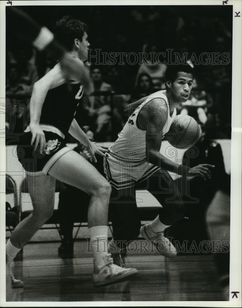 University of Alabama Birmingham Basketball Game - Historic Images
