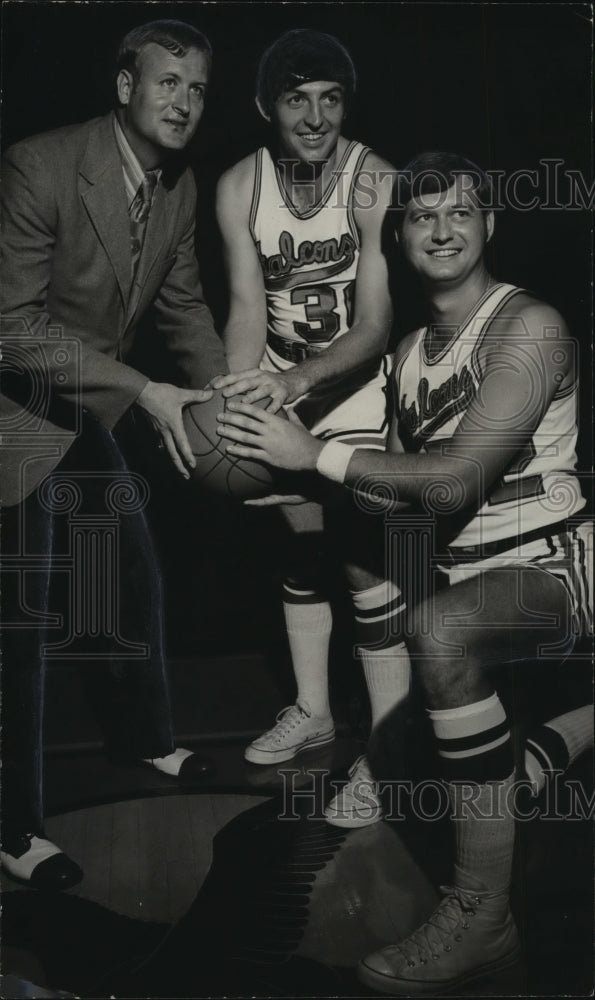 1971 Montevallo&#39;s coach Jones with senior players, Newell and Freeze - Historic Images