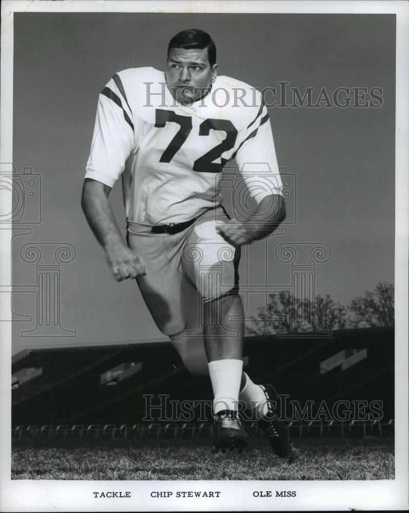 1967 Press Photo Chip Stewart, tackle, Ole Miss, running on field - abns06931 - Historic Images