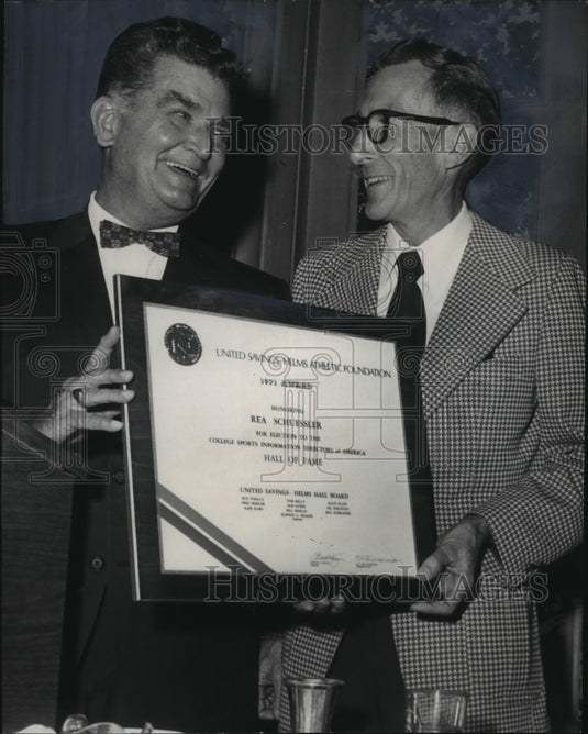 1971 Press Photo Rea Schuessler, voted into College Directors Hall of Fame- Historic Images