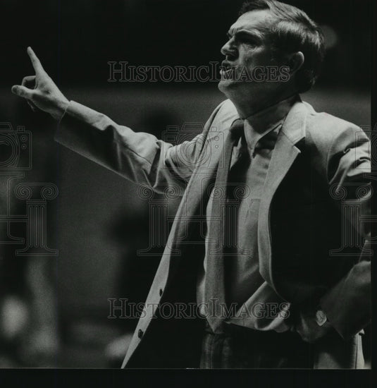 1981 Press Photo University of Alabama - Winfrey "Wimp" Sanderson, Coach- Historic Images