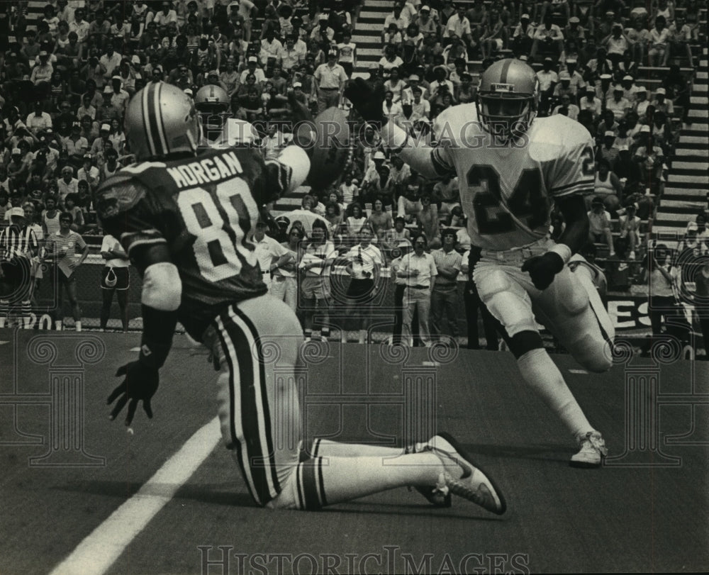 1984 Press Photo Football Players Clanton and Morgan in game with Others - Historic Images