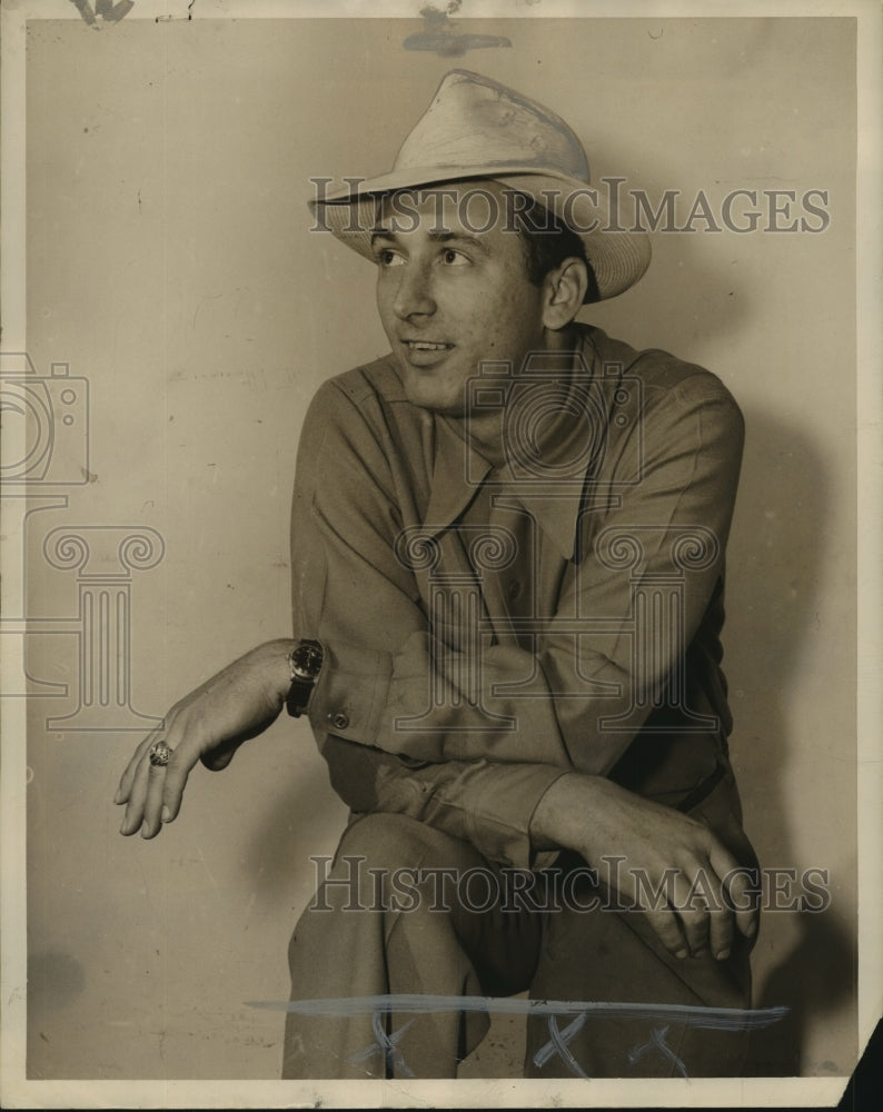 1947 Press Photo Harry Walker - abns07527- Historic Images