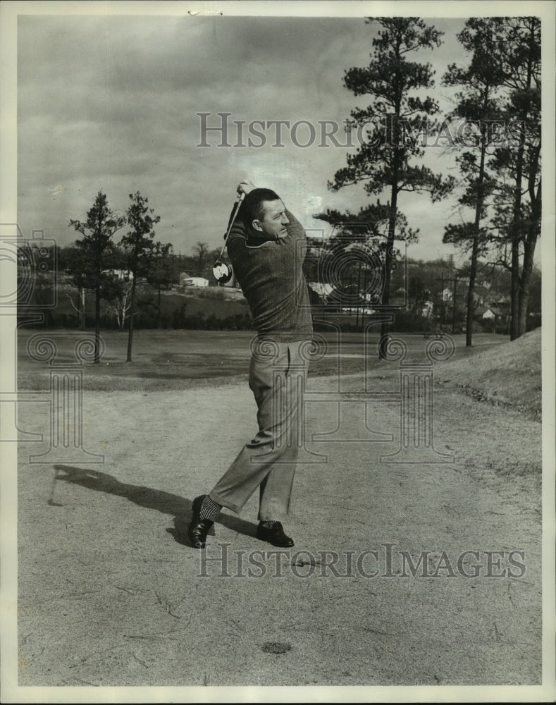 1963 Press Photo Golfer Harry Weaver - abns07542 - Historic Images