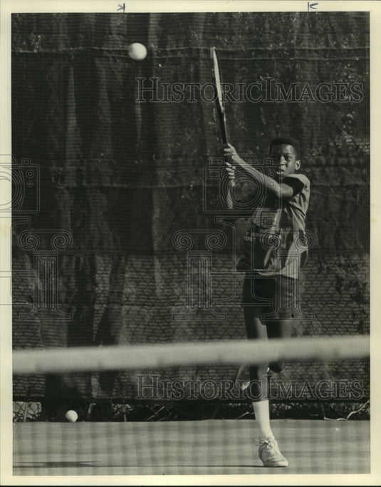 Press Photo Tennis Player Clifton Ravizee hits two-handed smash in Youth Game- Historic Images