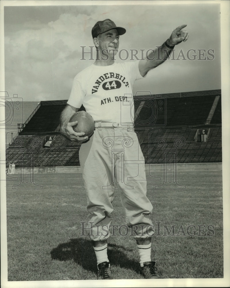 1962 Press Photo Vanderbilt University - Art Guepe, Football Coach - abns07757 - Historic Images
