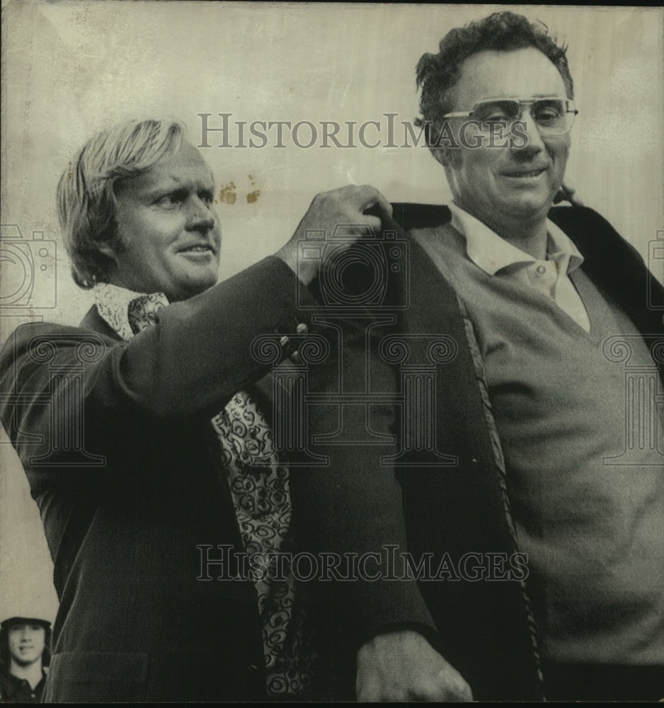 1973 Masters Title Green jacket given to Tommy Aaron after Golf win - Historic Images