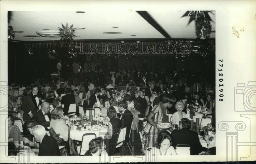 1977 Press Photo Sports, Football Hall of Fame Attendees at Dinner - abns08445- Historic Images