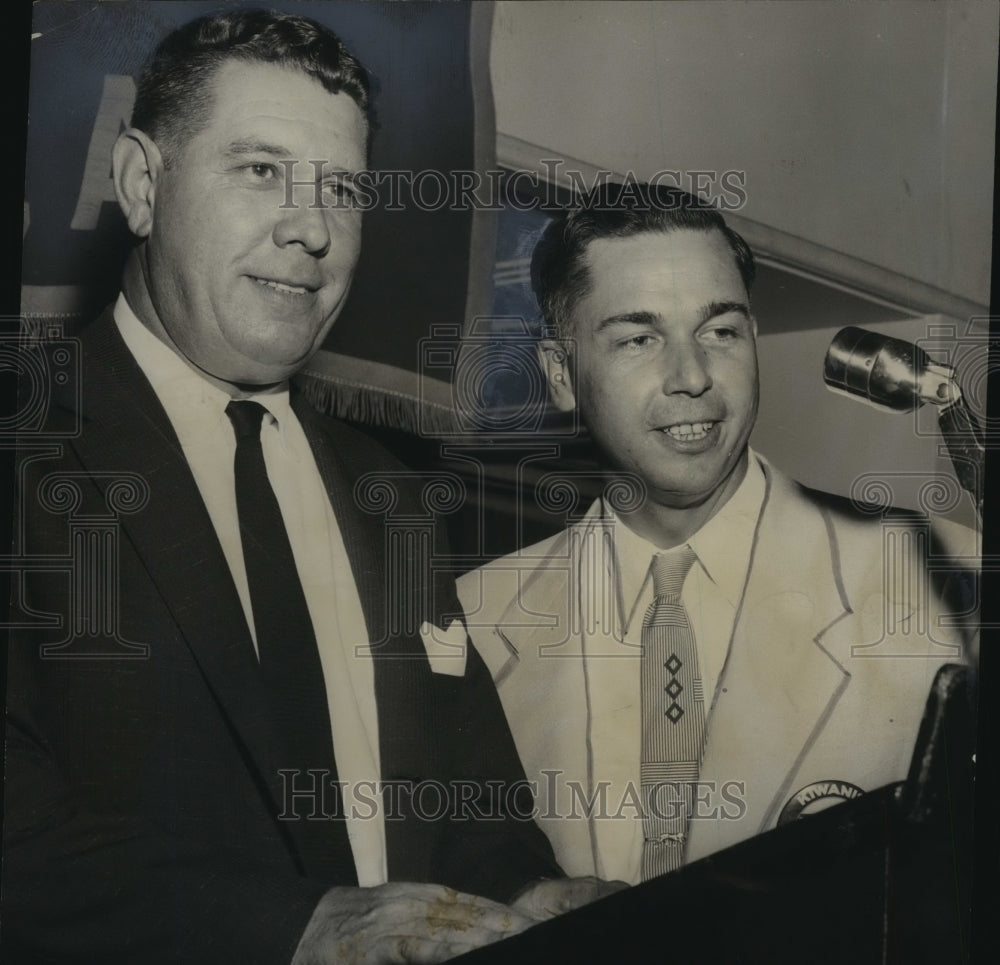 1955 Press Photo Jimmy Brown and Coach Ralph Jordan Meet With Kiwanians - Historic Images