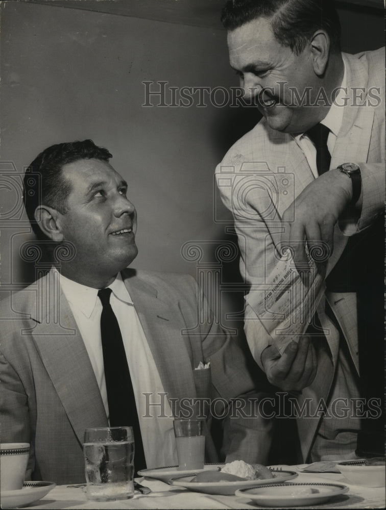 1954 Press Photo Ralph Jordan and Raiford Ellis at Birmingham's Quarterback Club - Historic Images