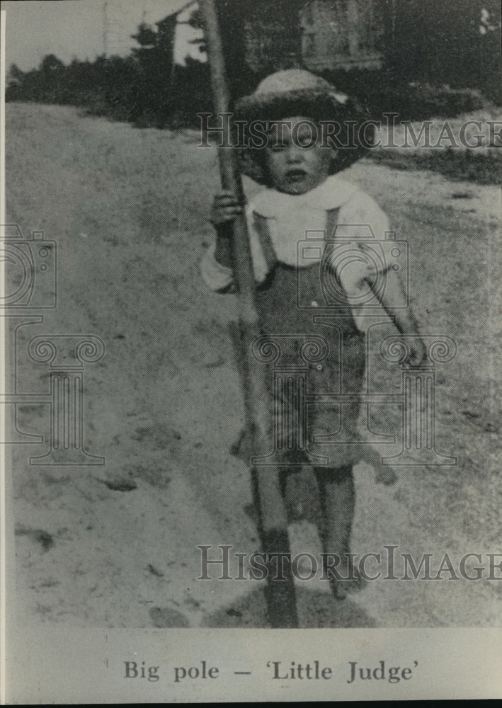 Press Photo Alabama Politican George Wallace as a Toddler In the Sand - Historic Images